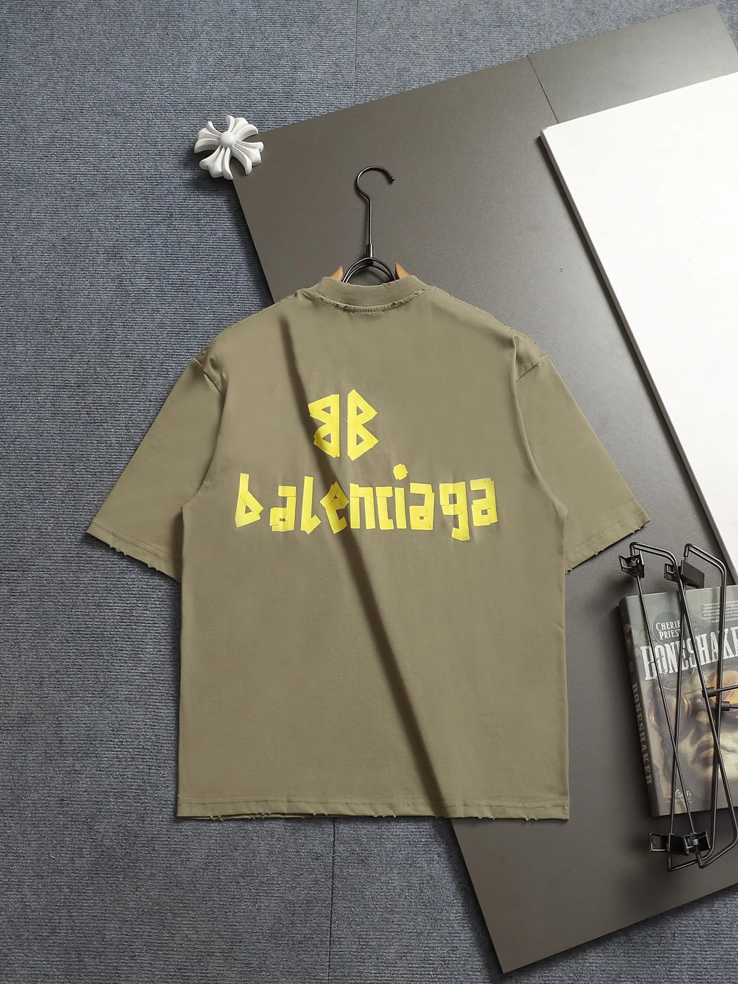 BALENCIAGA 2026 Logo ， Retro Same Style T 320 Versatile : Black Gray Khaki Size：XS S M L